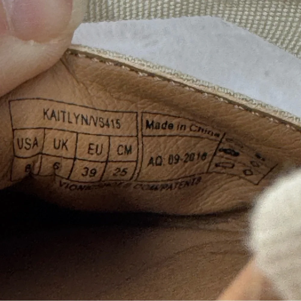 Vionic Kaitlyn Women's‎ Wedge Orthotic Sandal Oat Beige Canvas Size 8 Tie Strap